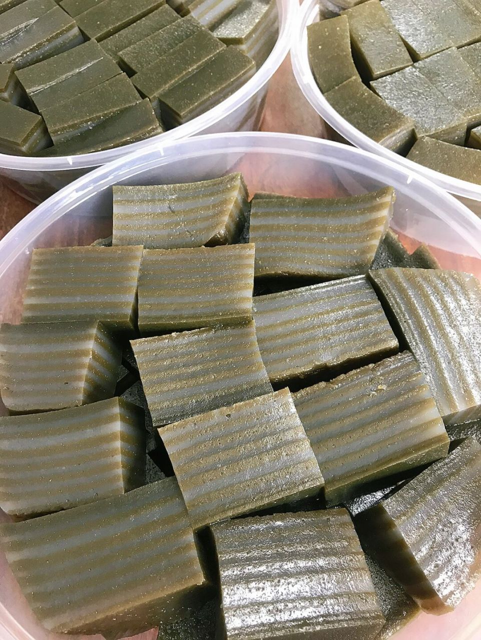 91药粉千层糕 97由蒲公英,鸡屎藤,臭草,艾叶,火炭母,栾樨等新鲜