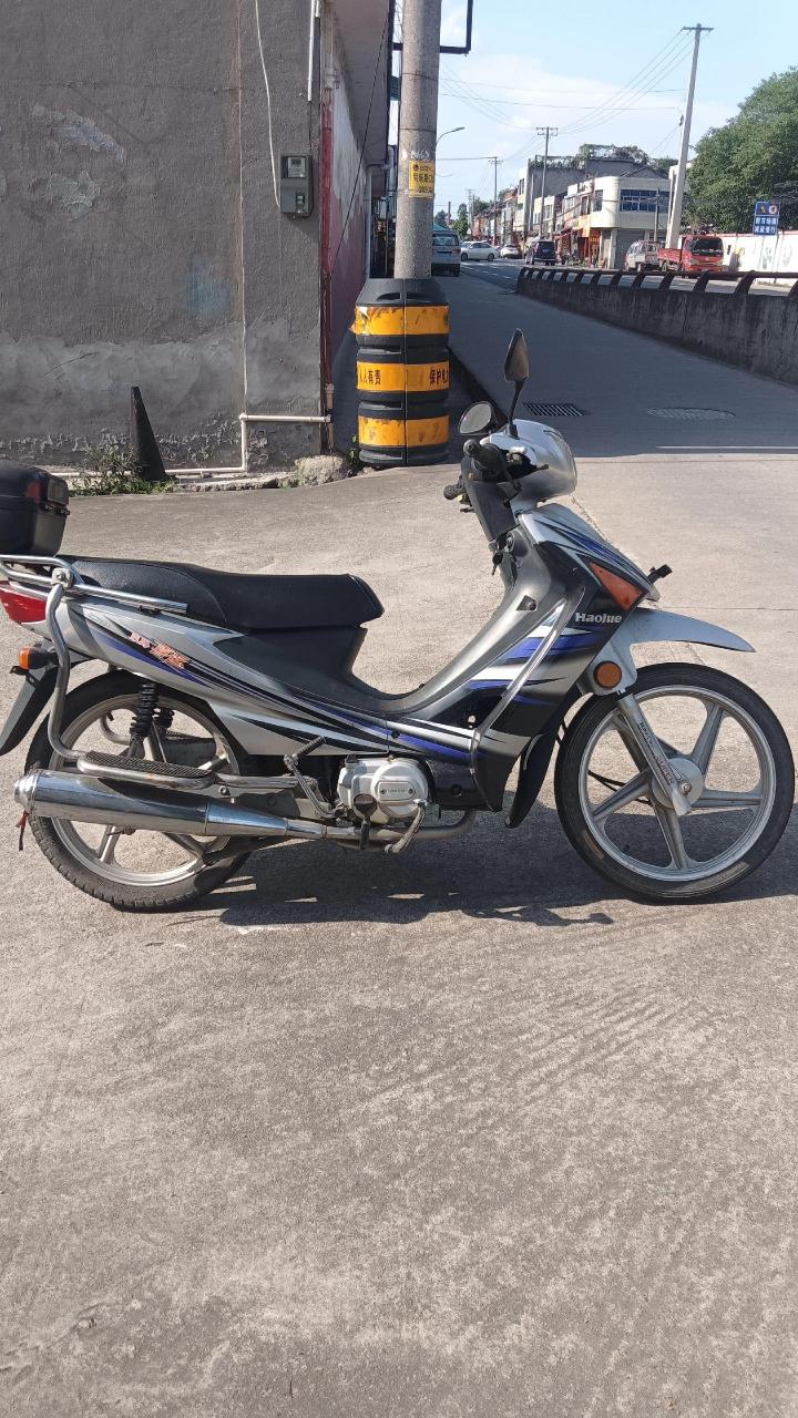 豪爵喜运弯梁摩托车,质量可靠,支持置换弯梁摩托车