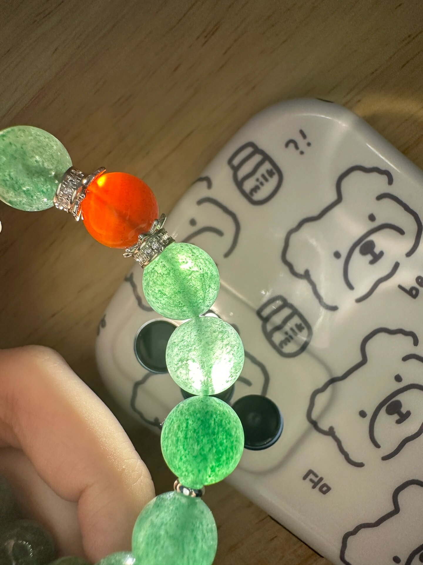 绿草莓晶 天然or人工 有没有姐妹会看的 这个是天然的吗 还是染色的