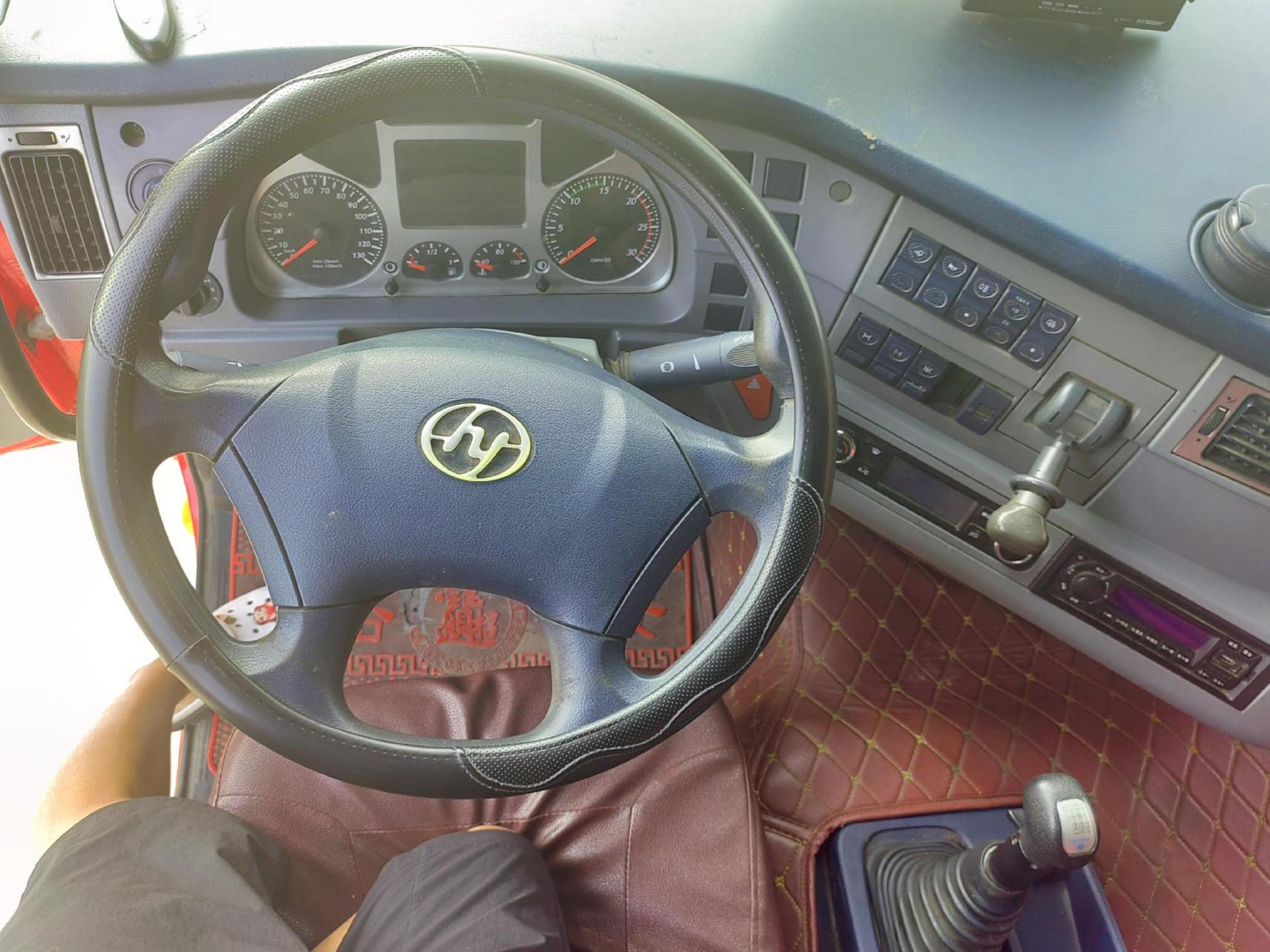 红岩杰狮c500西南版,前四后八自卸车.