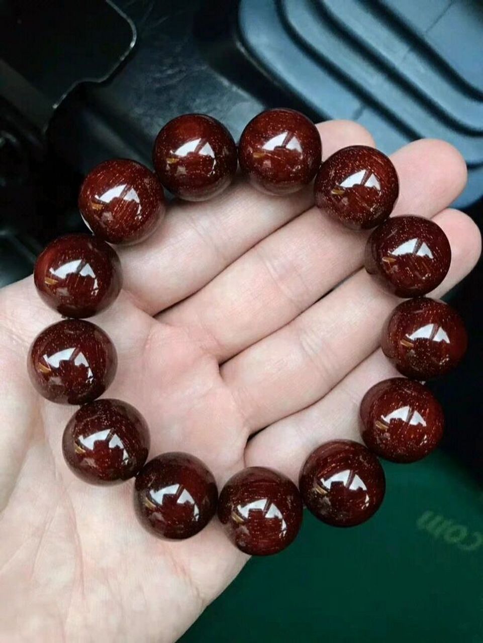 你必须要知道的木头手串包浆的三阶段 第一阶段,会形成一层薄薄的包浆