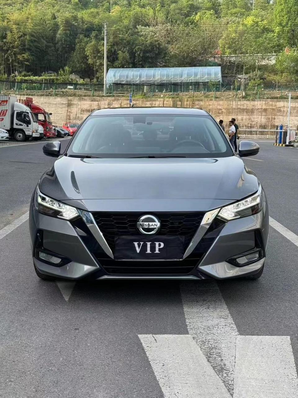 21年日产轩逸1.6l  14代,1.4万公里,指导价12.