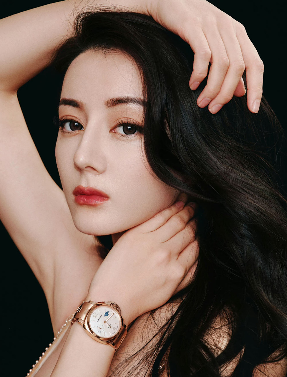 在小迪的神颜上不管什么妆容都锦上添花晚宴上的dear-迪丽热巴 就是