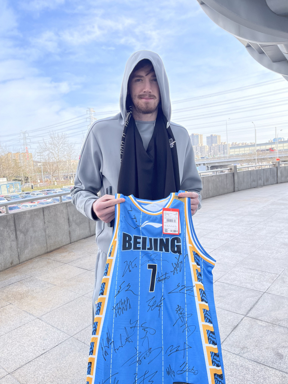 北京首钢 北京首钢全队签名球衣(带约翰逊 tj利夫 摆拍) 曾凡博 tj