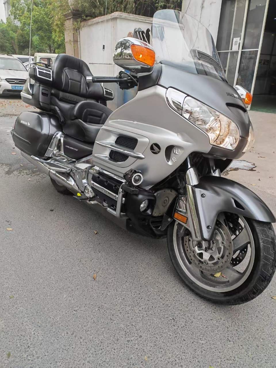 本田金翼1800.代出:2008年本田金翼1800,移动大沙发,六缸,小屏,三万多