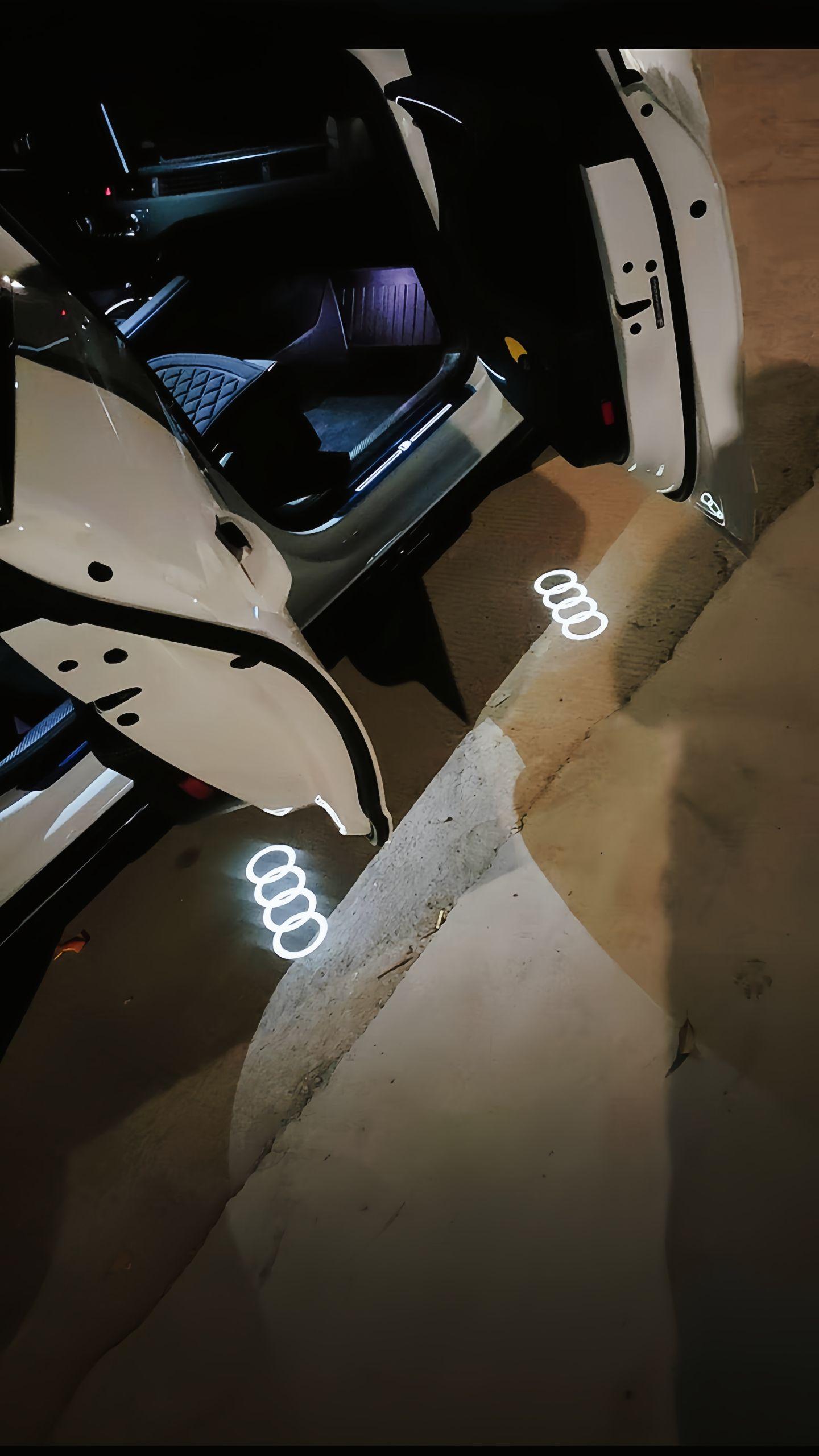 奥迪原厂迎宾灯推荐,比副厂的灯光更加清晰明亮,圆圈大小与原厂的一致