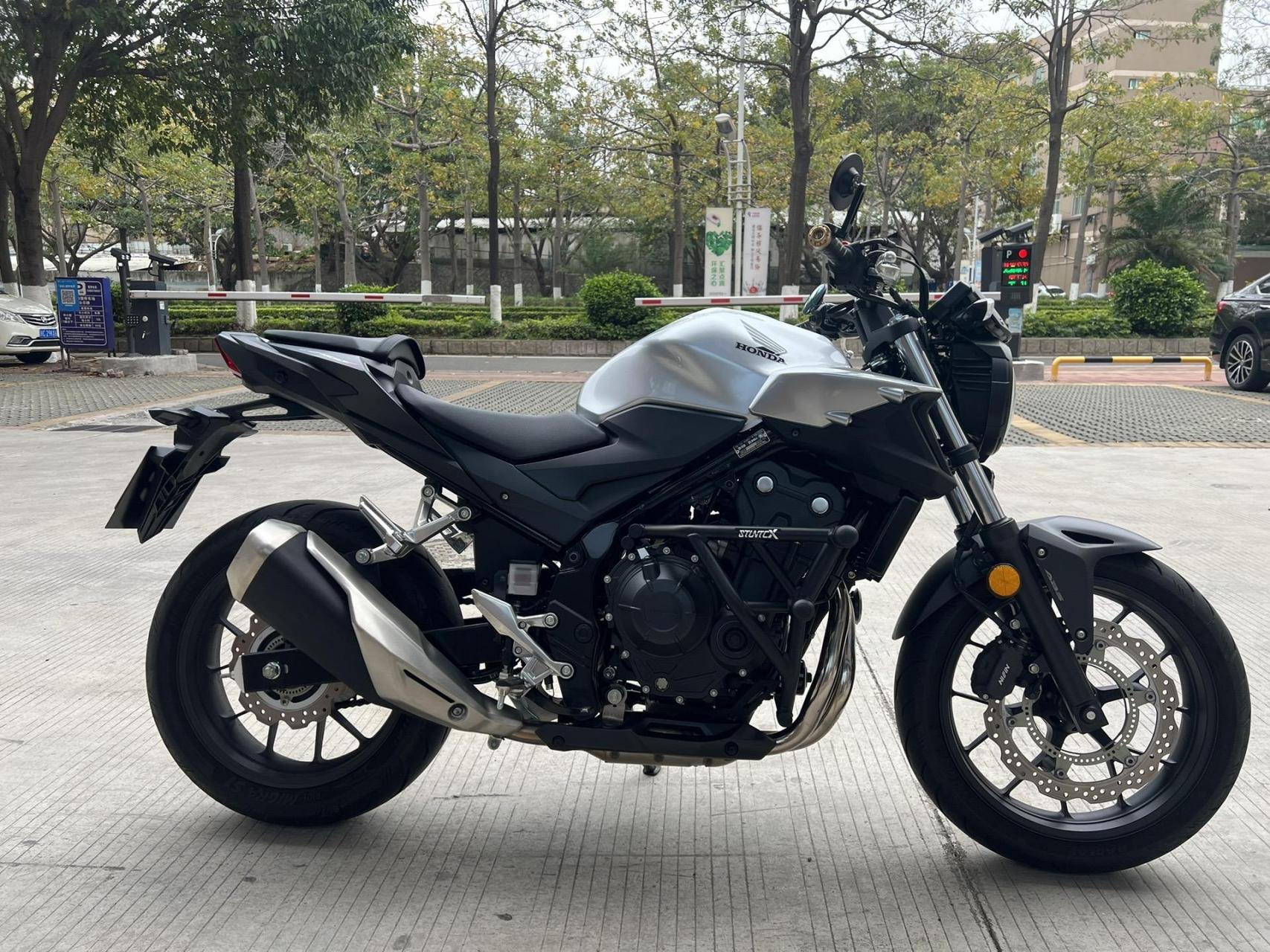 23年本田cb400f ,10月份上牌,一手车,改了圆灯,斯丹科斯护杠,手把后