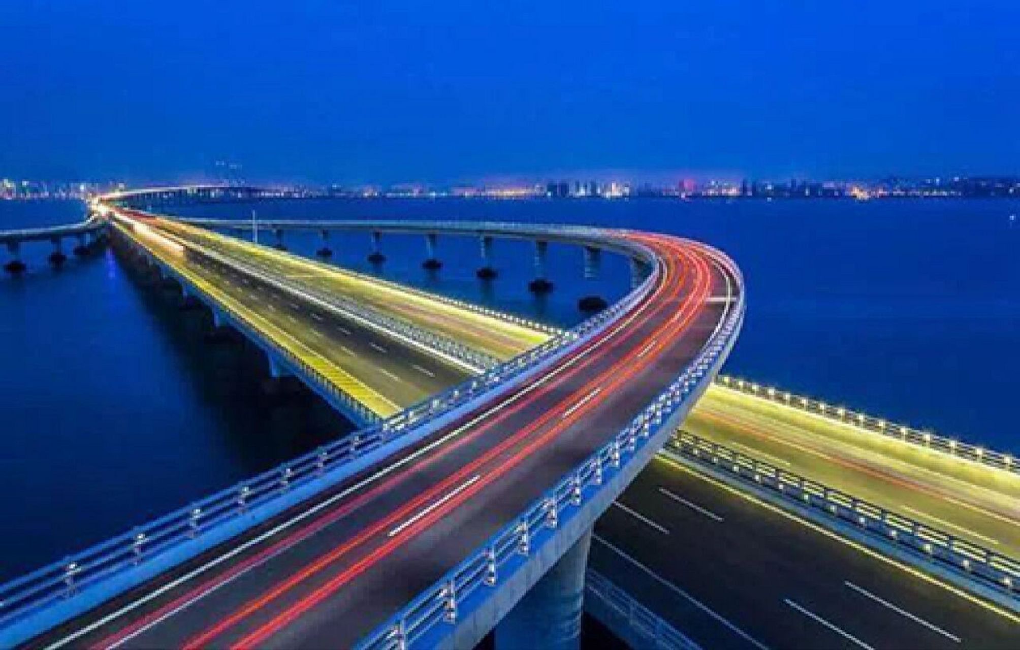 青岛跨海大桥再降费 备受岛城关注的跨海大桥收费终于迎来调整.