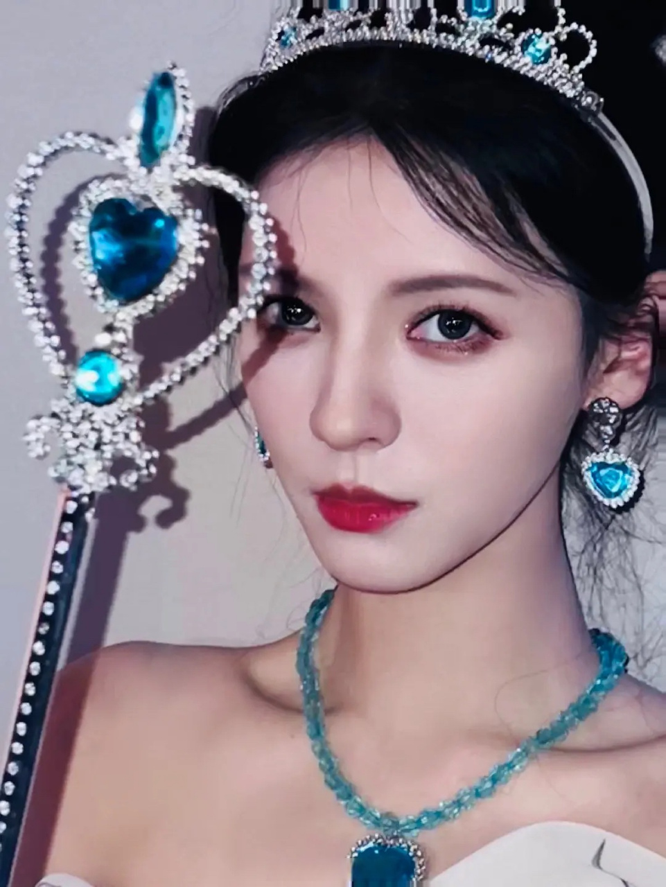 为什么张予曦身上的欢瑞标签不强,提起瑞人的时候都没有人带她,她和成