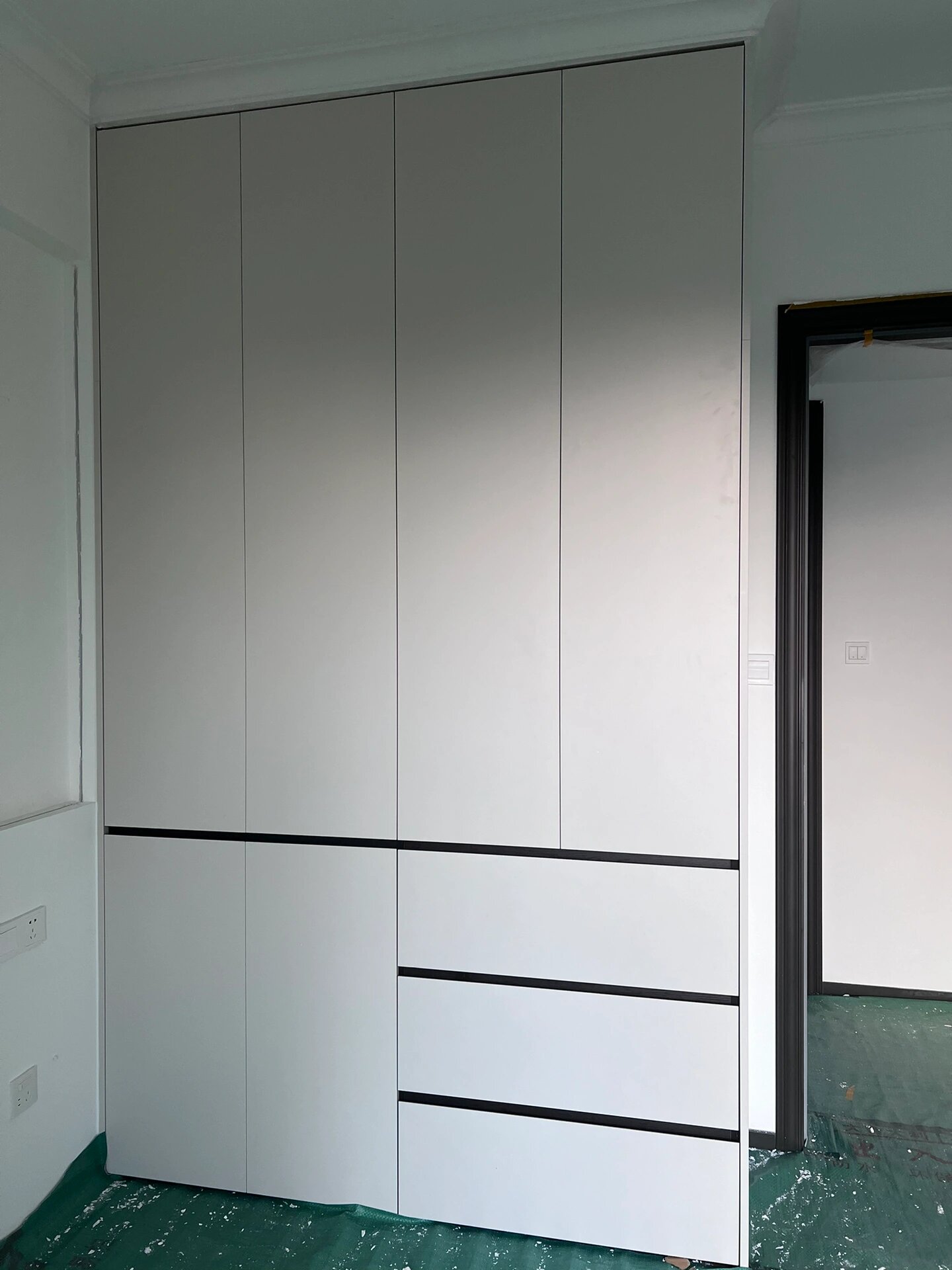 定制衣柜搭配石膏线