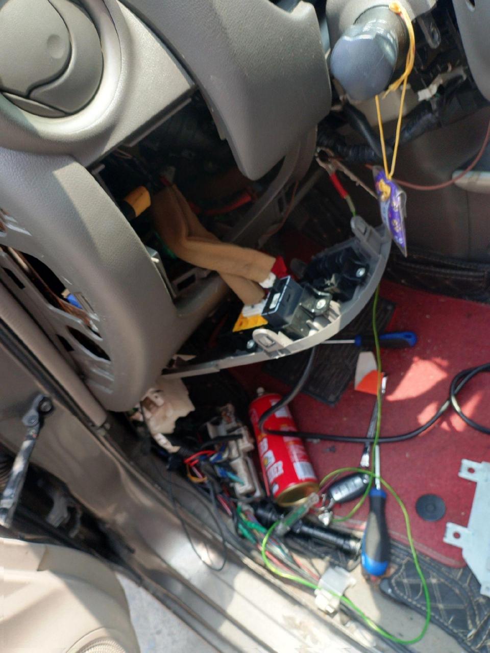 日产阳光着不了车,故障码为转向锁继电器off.搞定ok!