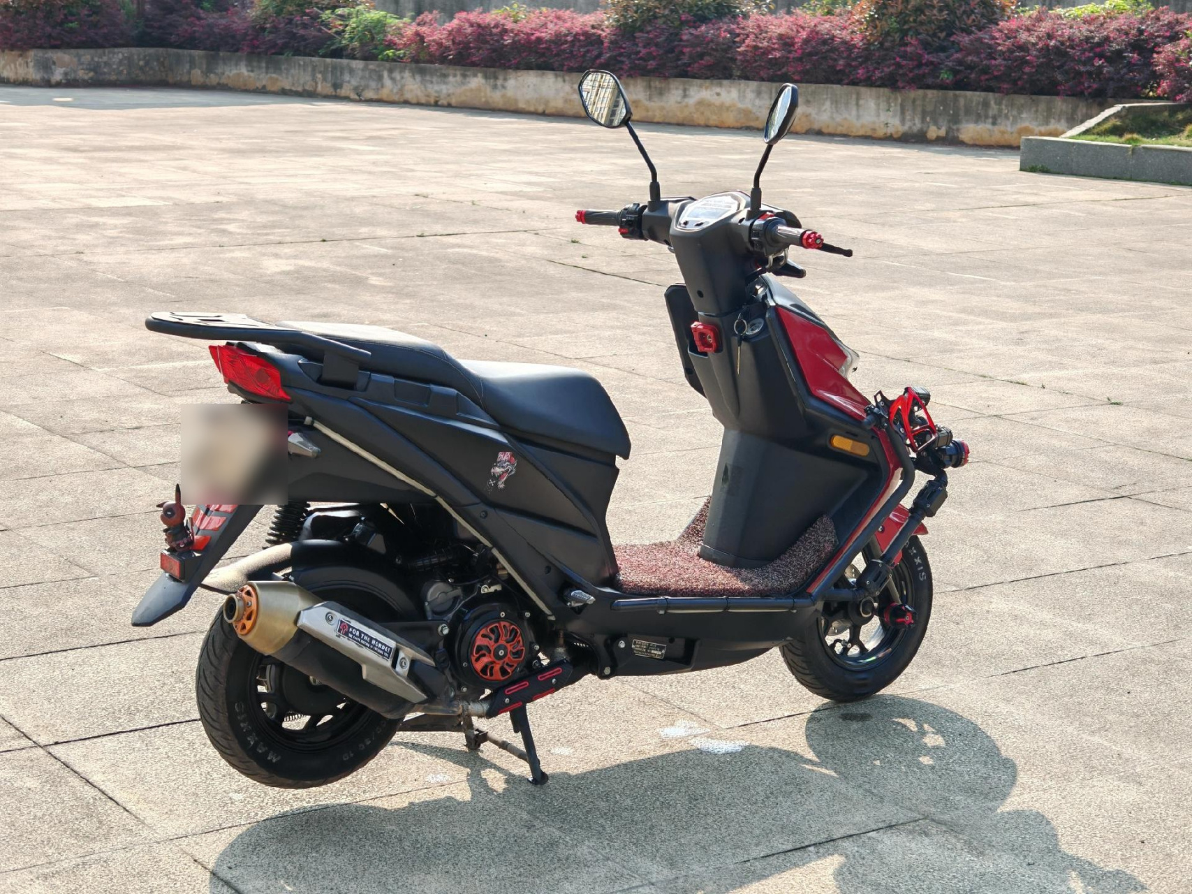 车型:豪爵超级鹰摩托车 年份:2021-4 公里数:25000 过户次数:0 保险