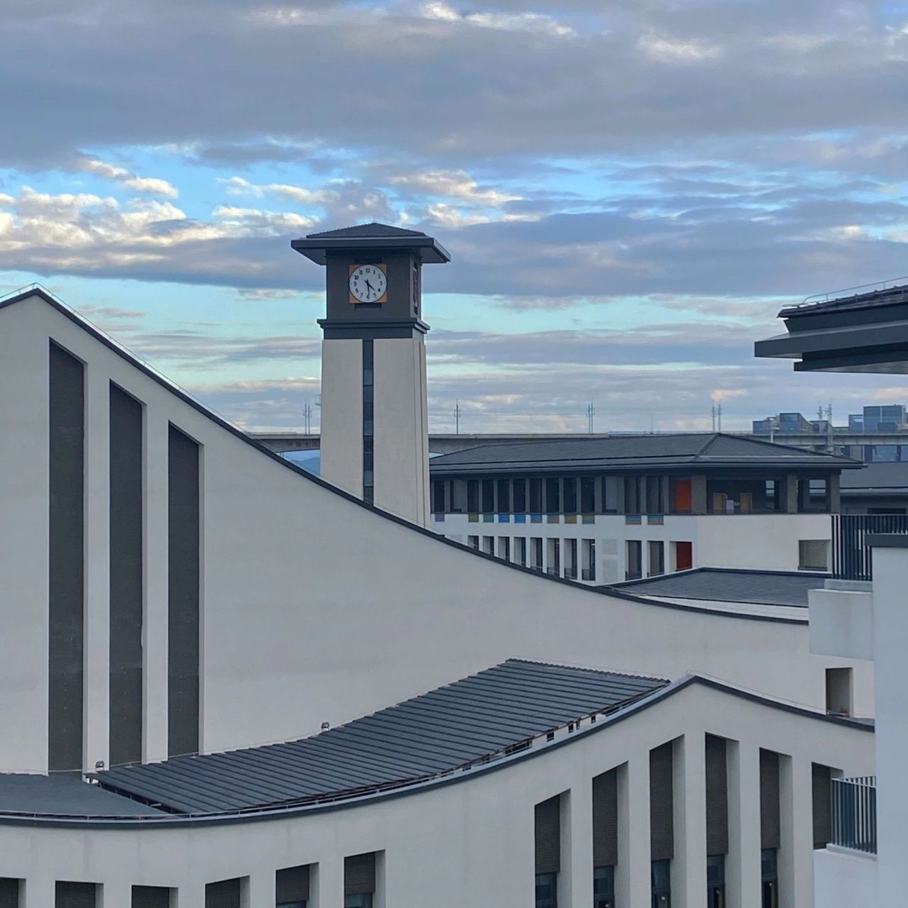 清华附中福州学校简介 清华附中福州学校为福州市政府与清华大学附属