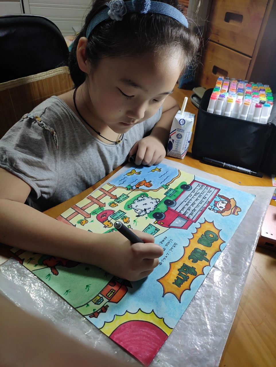 四年级上英语小报 好可爱的农场,孩子说都不舍得上交了.