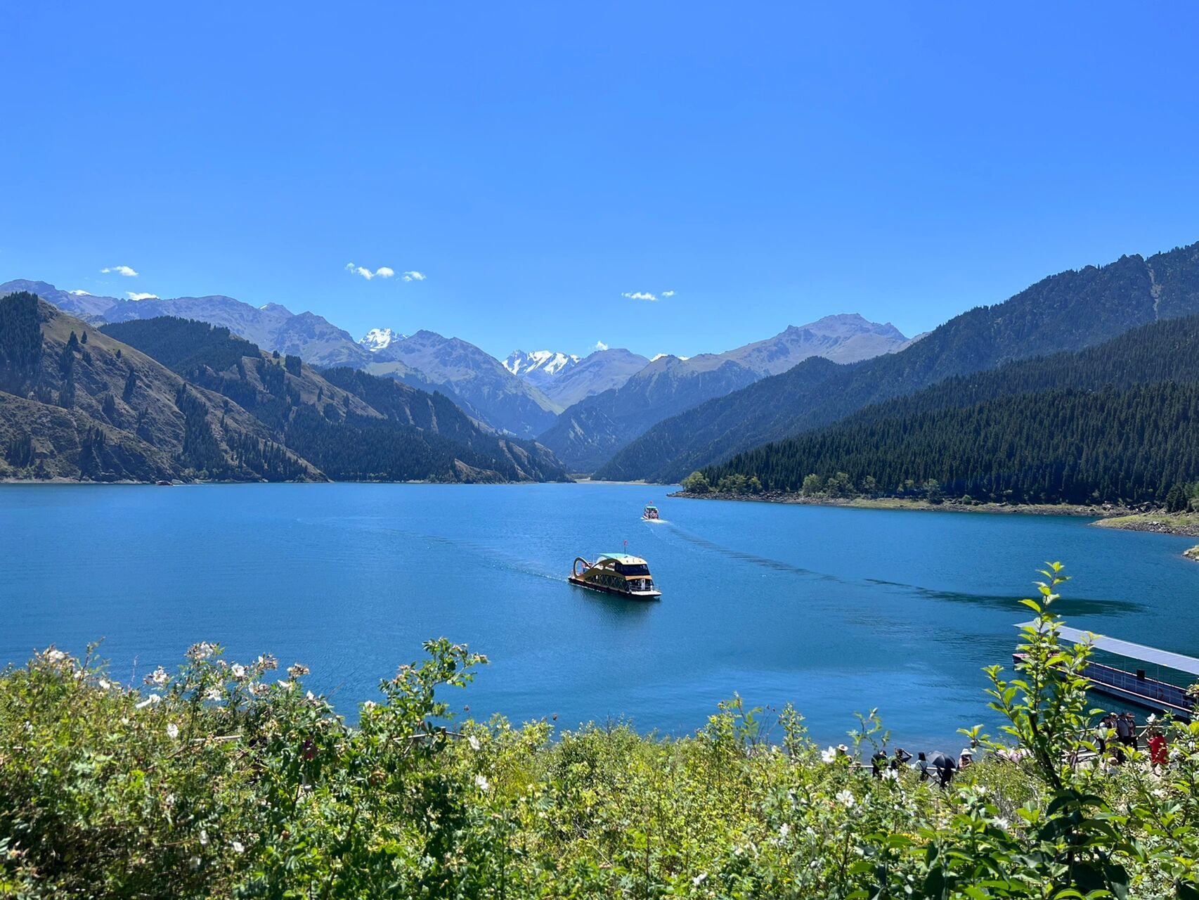 新疆天山天池 新疆天山天池风景名胜区位于新疆阜康市境内博格达峰下