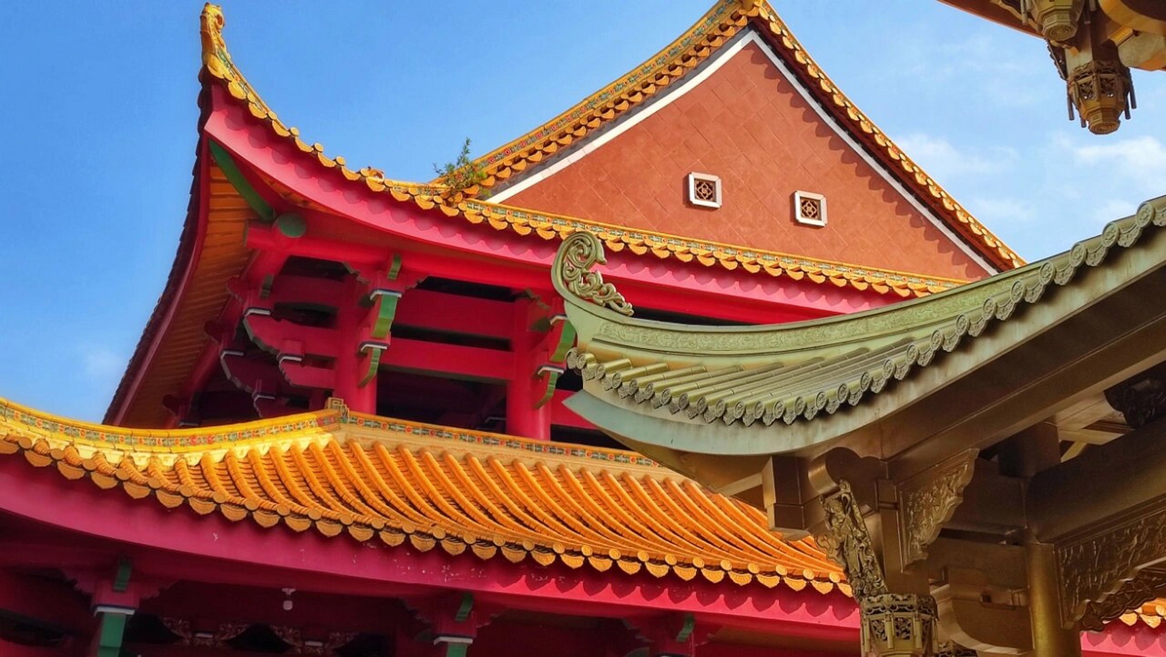 曾厝垵启明寺(厦门唯一铜建筑) 厦门启明寺位于曾厝垵龙瑞山麓,传说