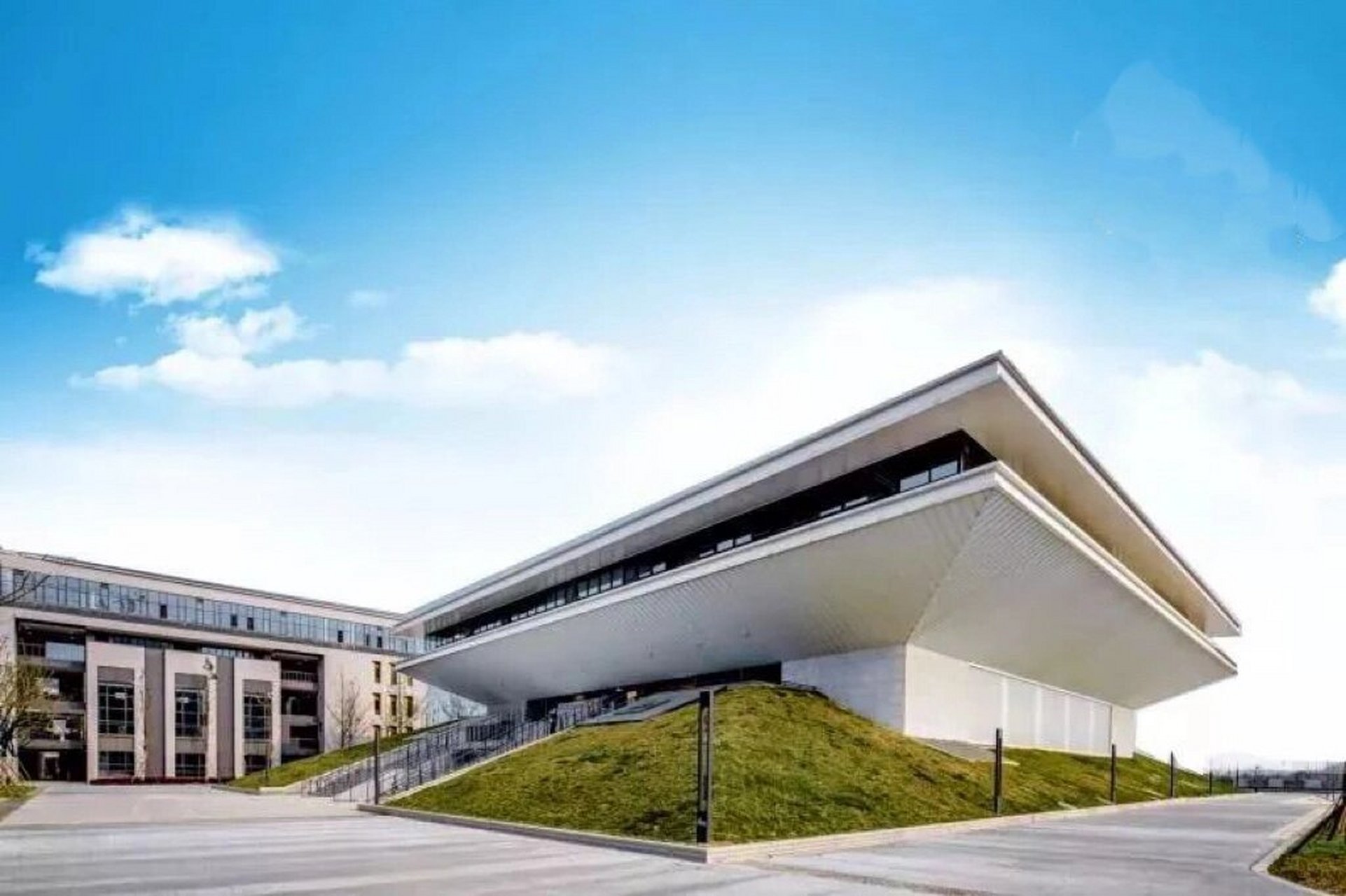 为什么私转公后天府四中火了? 天府第四中学,简称"天府四中".