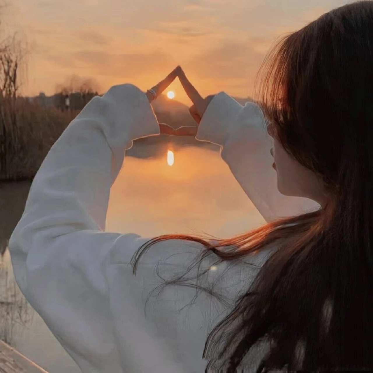 夕阳版的女生头像7215 这是真人版的哦,希望大家能喜欢