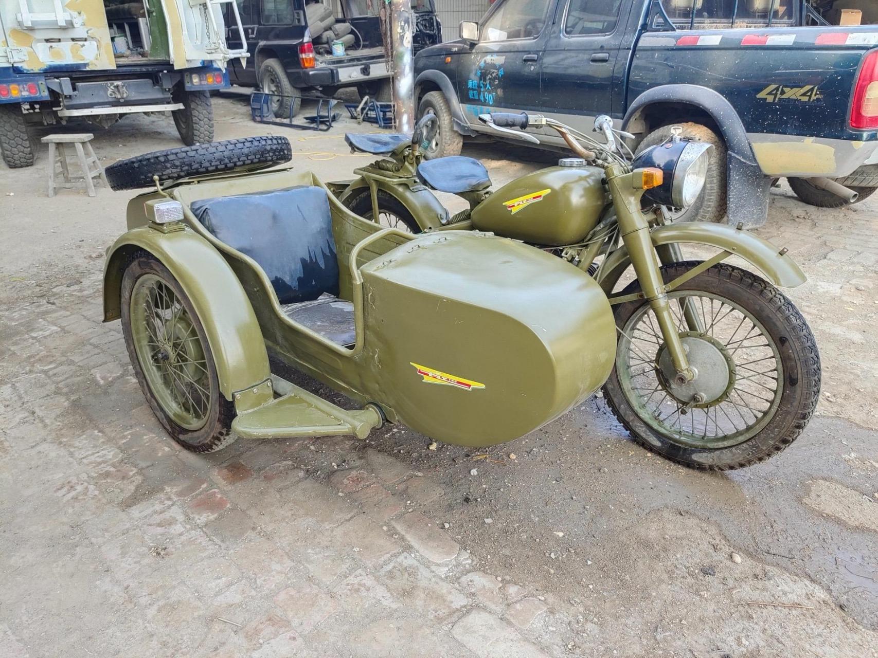 1970年长江750军挎子,侧三轮摩托车
