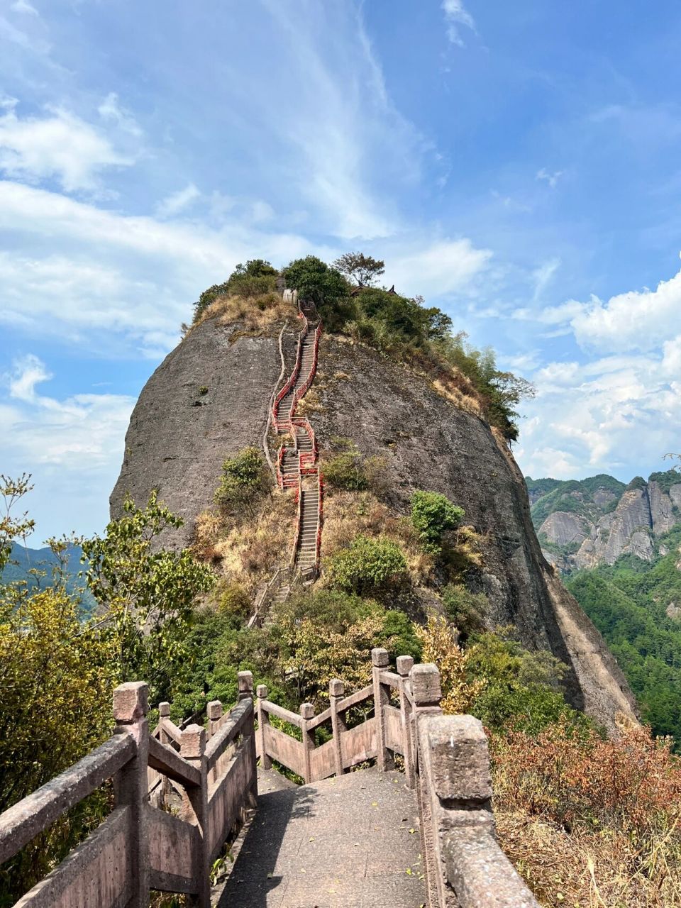 崀山骆驼峰:九九天梯,辣椒峰,一线天    	 90骆驼峰是辣椒峰景区的