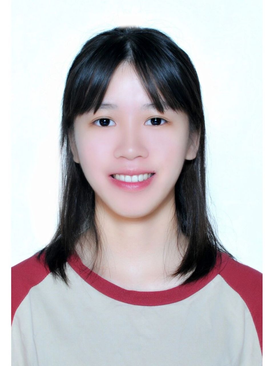 从原图到成品的证件照 原图照基本上是自拍,好友拍摄,在升学报考相关