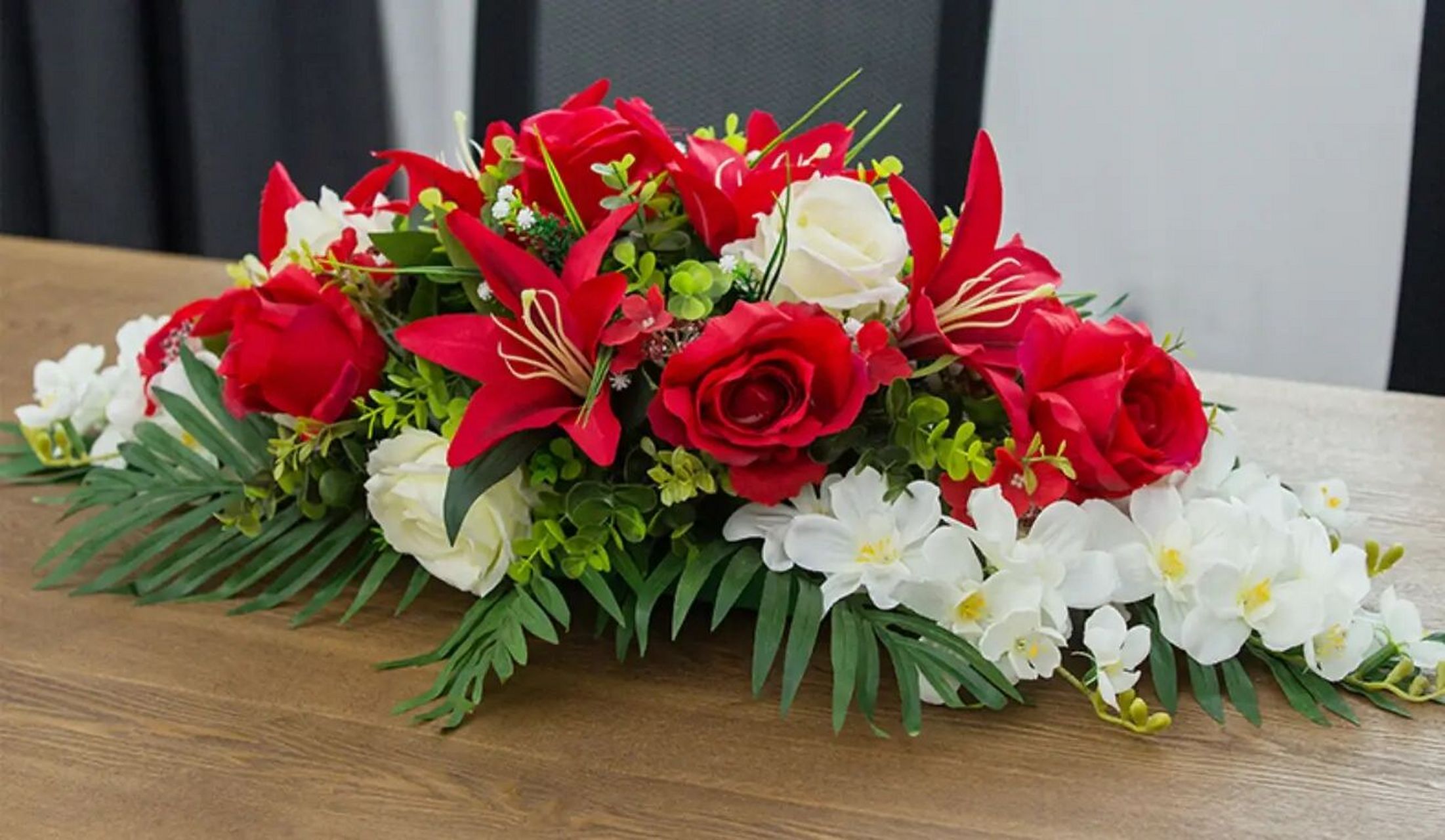 接待主管|接待实用物品总结 1,会议室办公桌装饰花,演讲台台花(仿真花