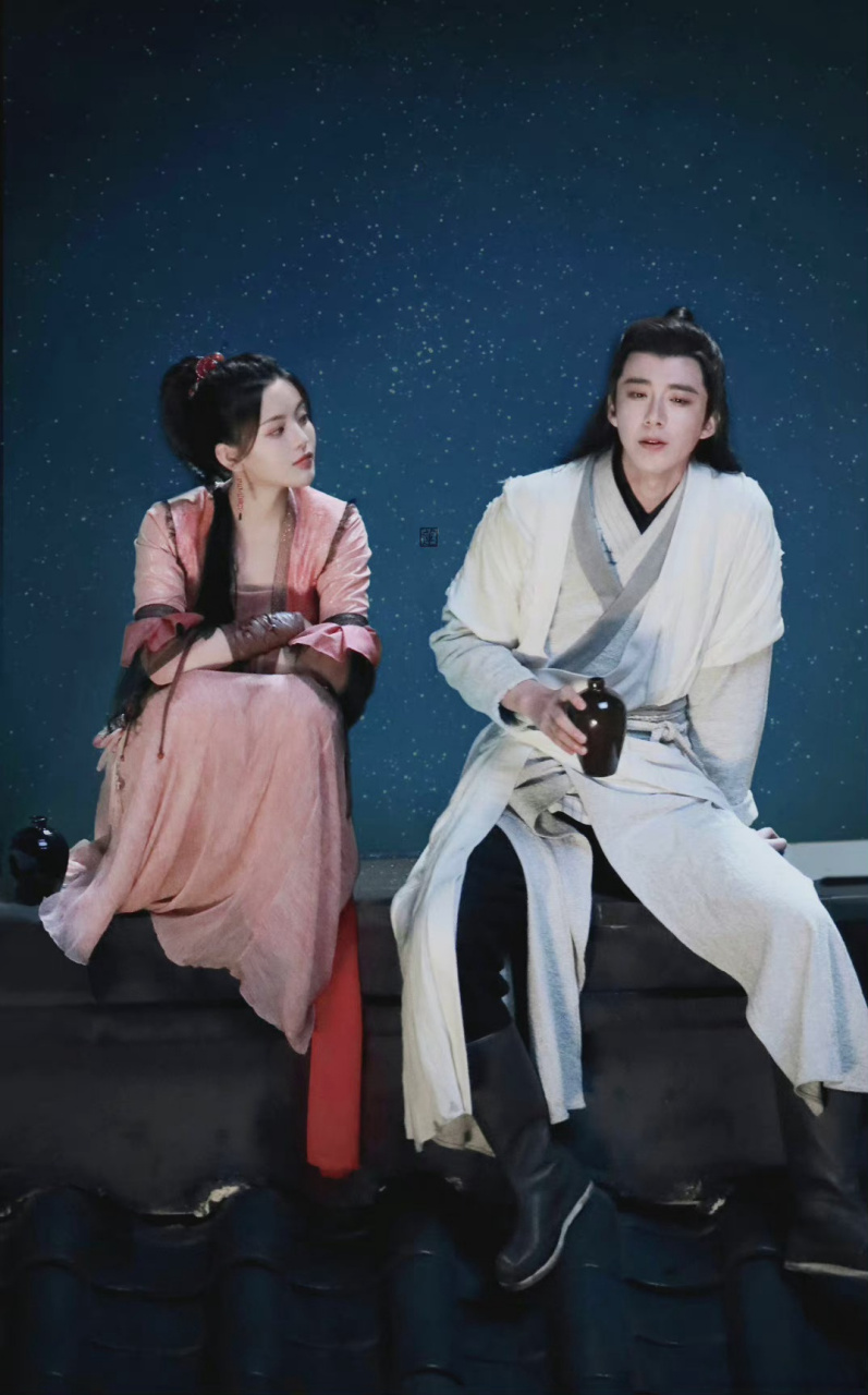 说英雄谁是英雄# 杨超越,刘宇宁饭修图好绝啊,这氛围感真的是妥妥的