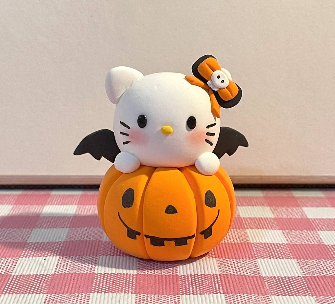 超轻粘土捏了三丽鸥系列 绞尽脑汁捏了南瓜三丽鸥 是万圣节系列呀