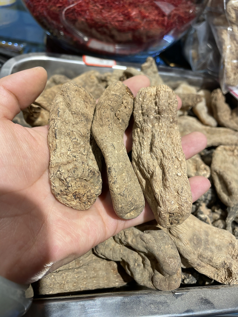 野生天麻长这样~ 图里有云南的野生天麻,和西藏林芝波密的野生天麻