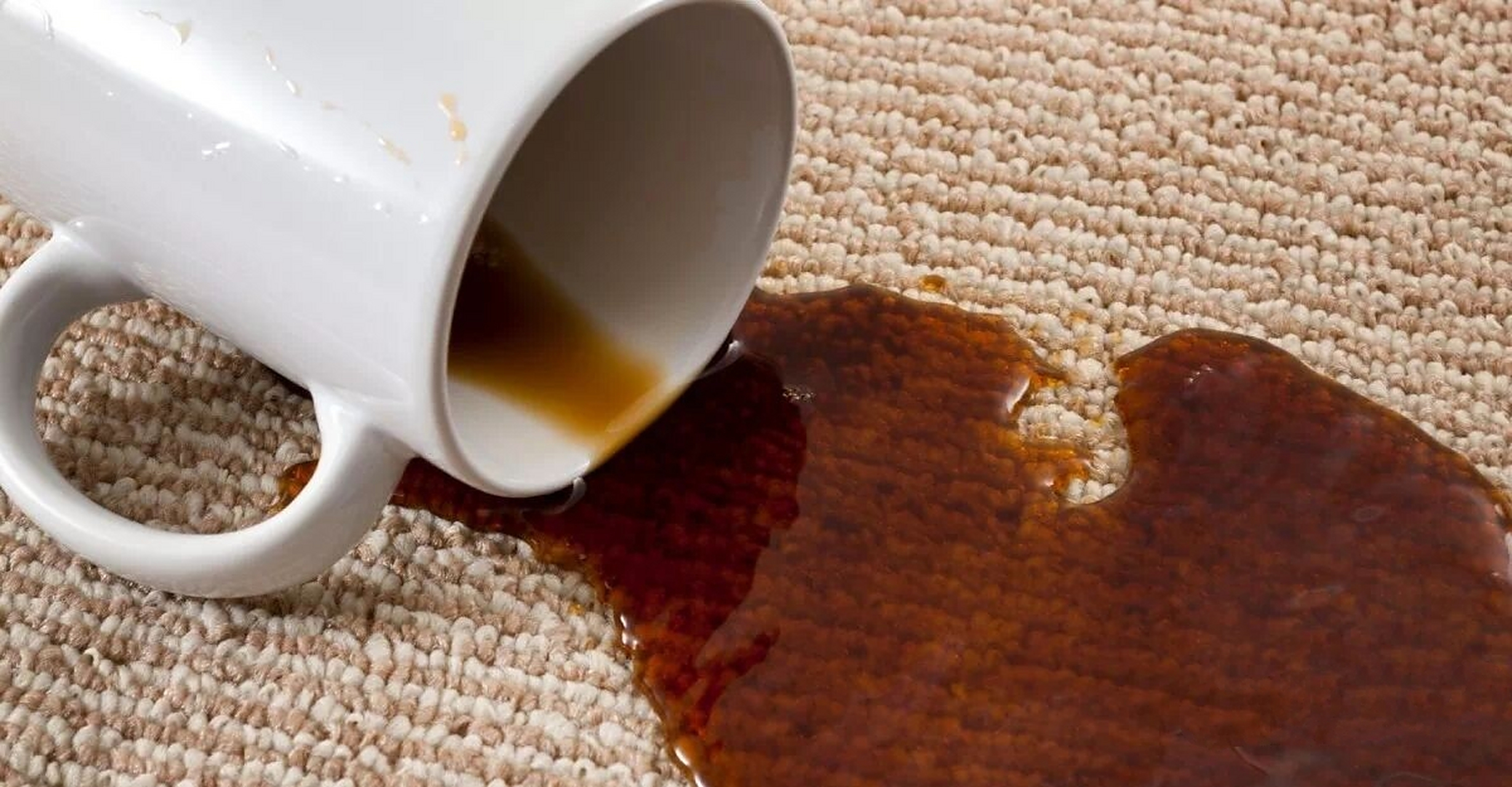 5个去除咖啡渍的tips 1.温水和肥 首先,加热一些水,但不要加热到沸点.