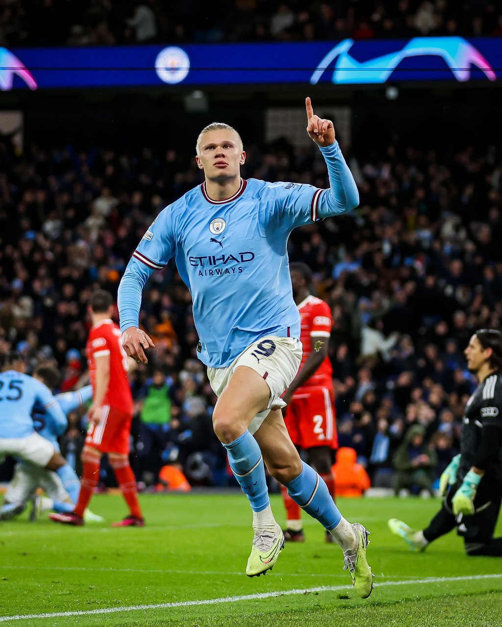 【哈兰德打破英超球员单赛季进球纪录】今天凌晨结束的欧冠四分之一