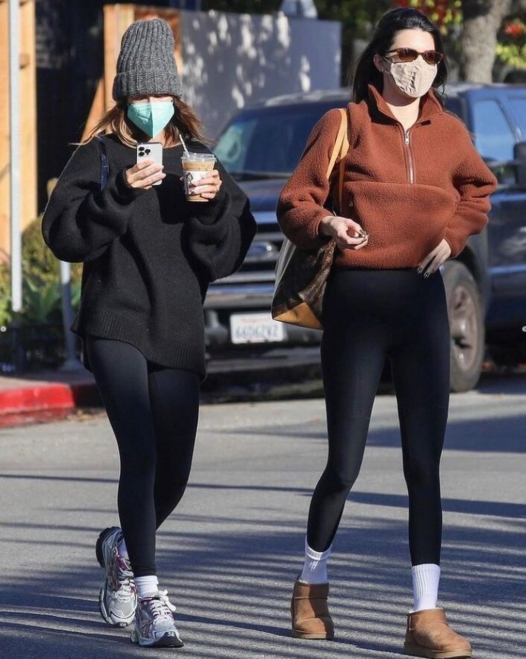 欧美明星街拍 | 肯豆&海莉 休闲运动风穿搭 2022/1/3 肯豆与好友海莉