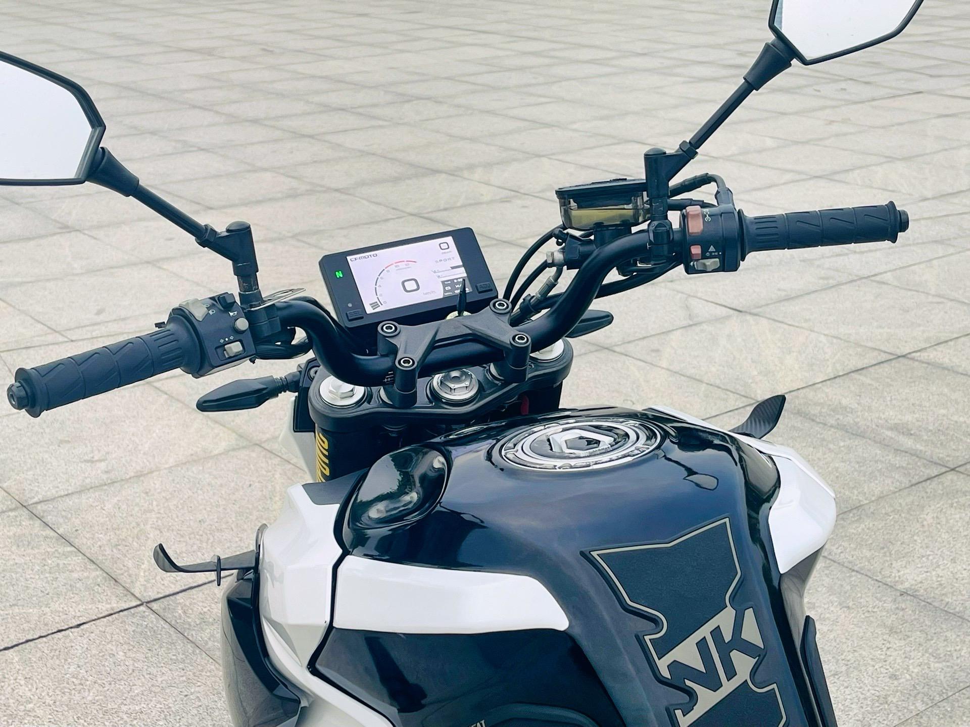 21年春风nk650,表显一万多公里液晶仪表款 前后带abs,保险齐全加装护