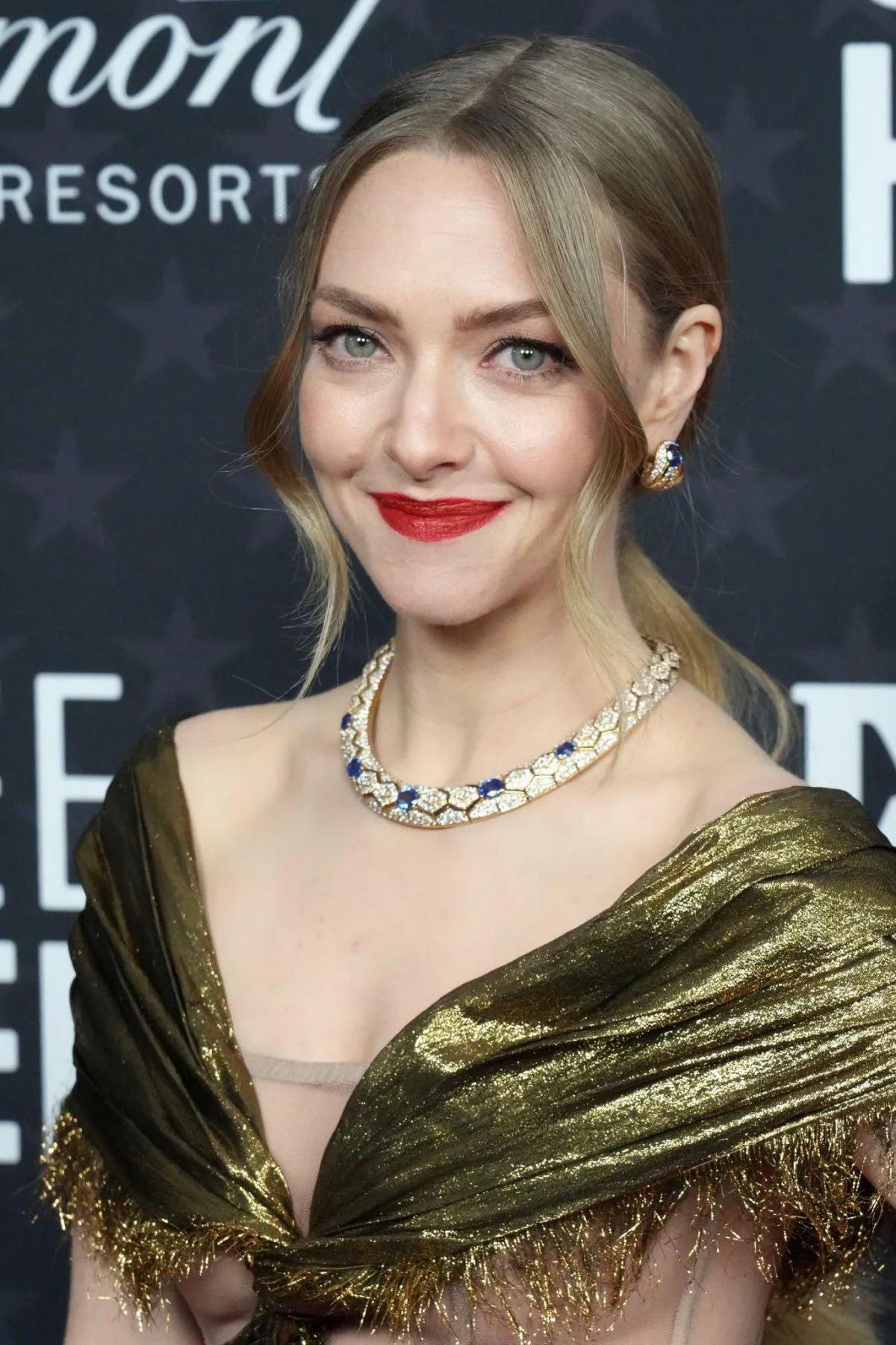 阿曼达amanda seyfried 亮相评论家选择奖 她好美
