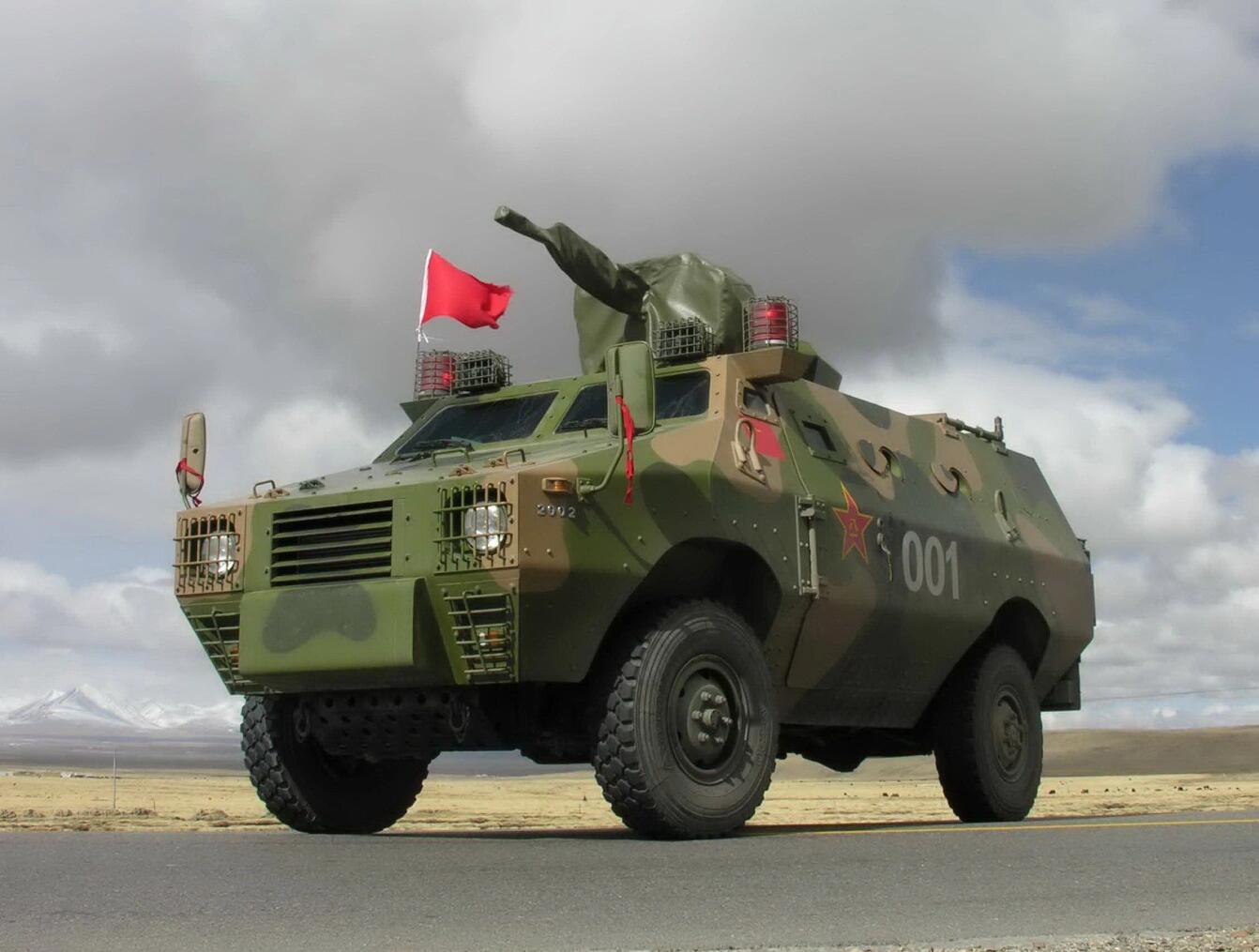 中国的新星2002型轻型轮式装甲输送车