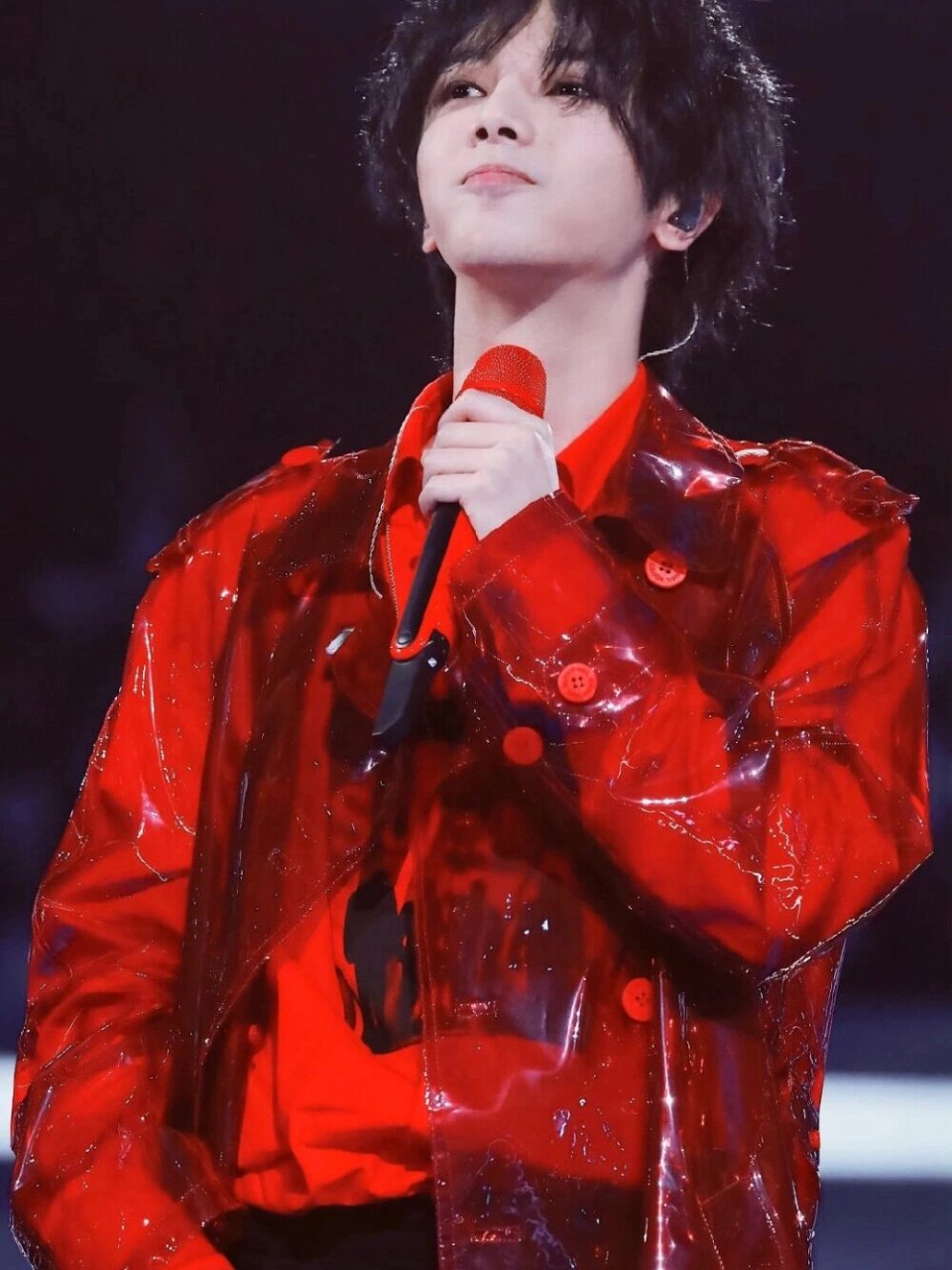 华晨宇飒飒系列壁纸 华晨宇飒飒系列壁纸,每一张都那么撩人,心已被