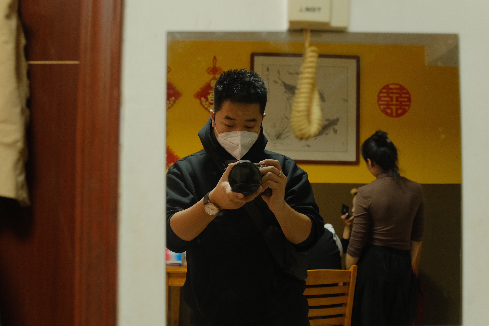 摄影师赚钱可真容易,跟拍一天赚1380  估计很多在行人都这么认为吧