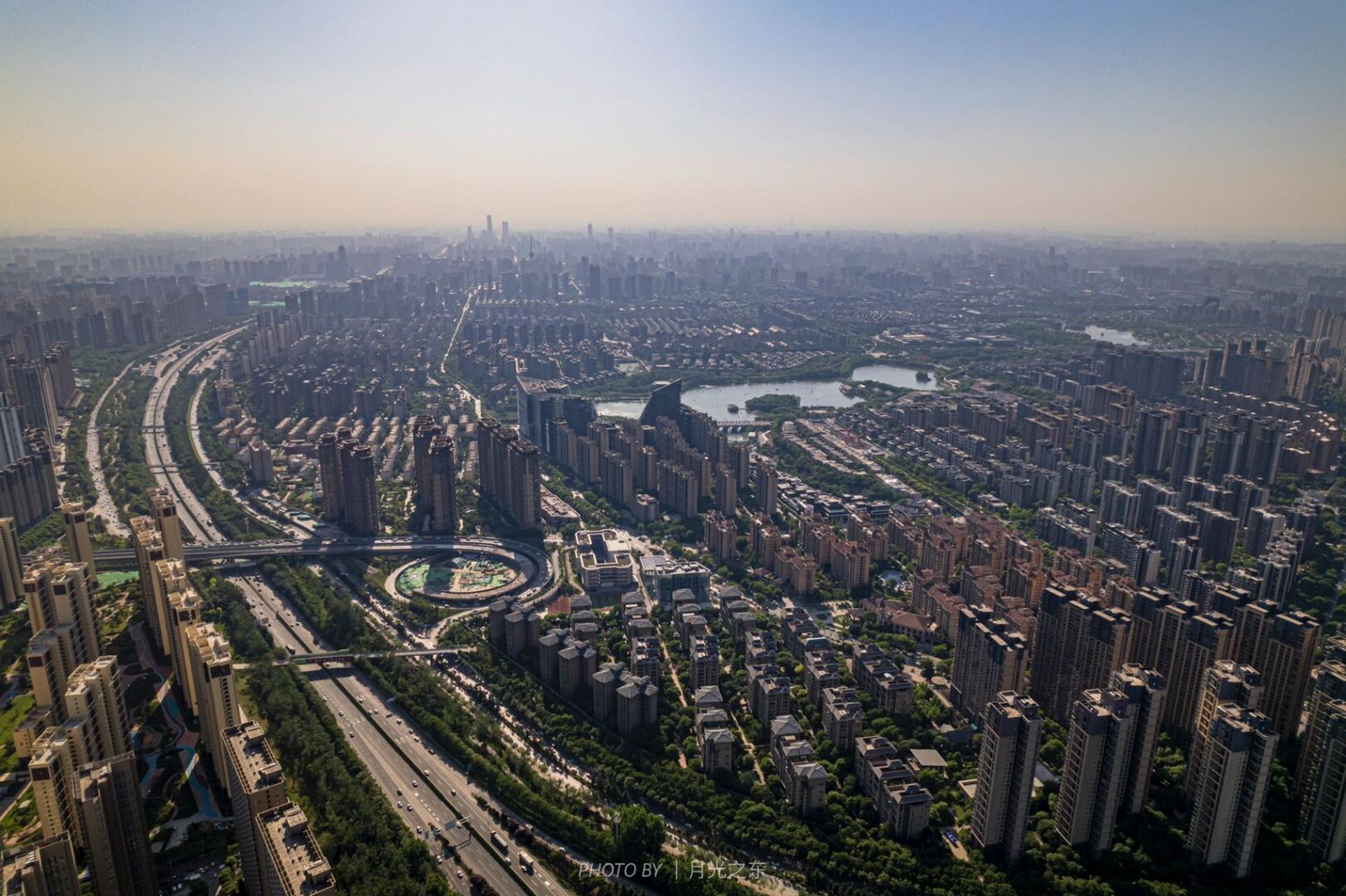 西安航拍|曲江立交 同样的位置之前拍了爬楼视角,日转夜的手机小延时