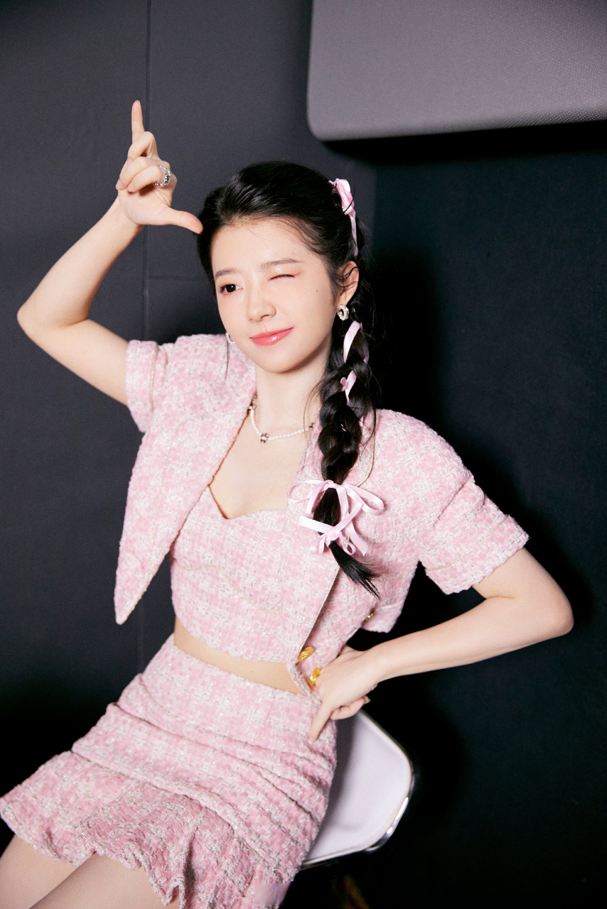 何蓝逗,粉色甜美穿搭