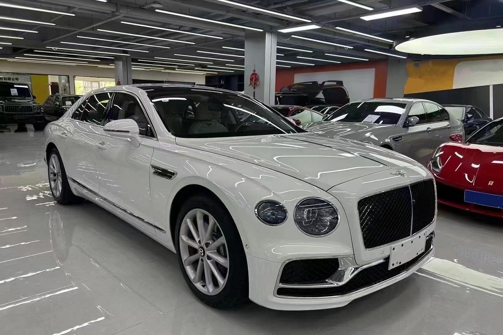 2024年4月宾利飞驰v8,白外白内深