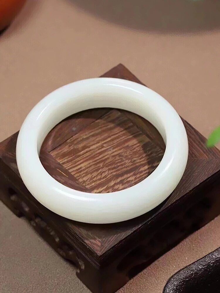 👭我今天要和大家分享一款超级惊艳的羊脂白玉手镯!