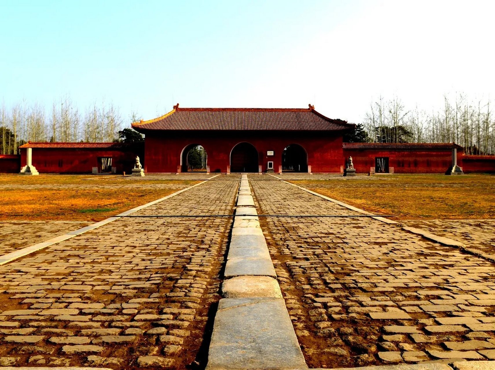 清西陵位于河北省保定市易县梁各庄西15公里处的永宁山下