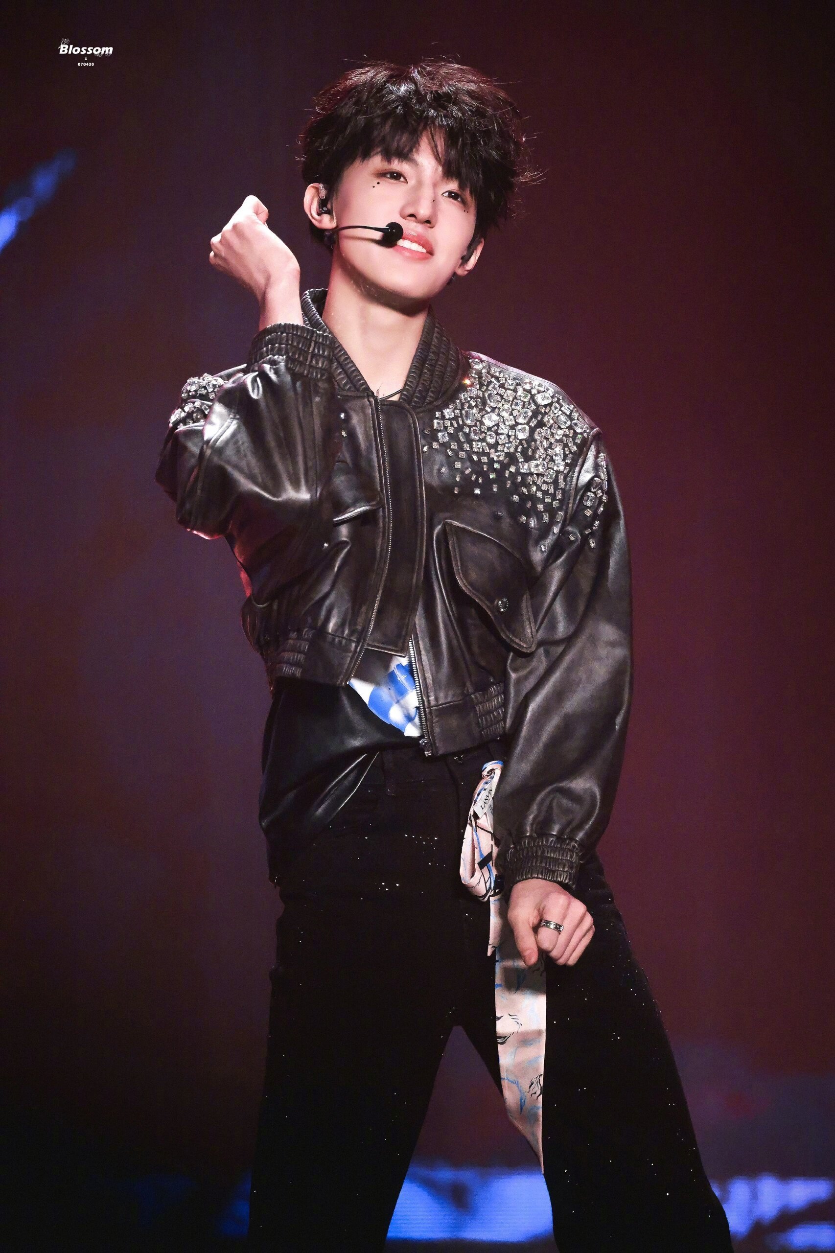 向全世界安利我家爱豆#张泽禹 十七卓立胜景可及舞台上的你光芒四射