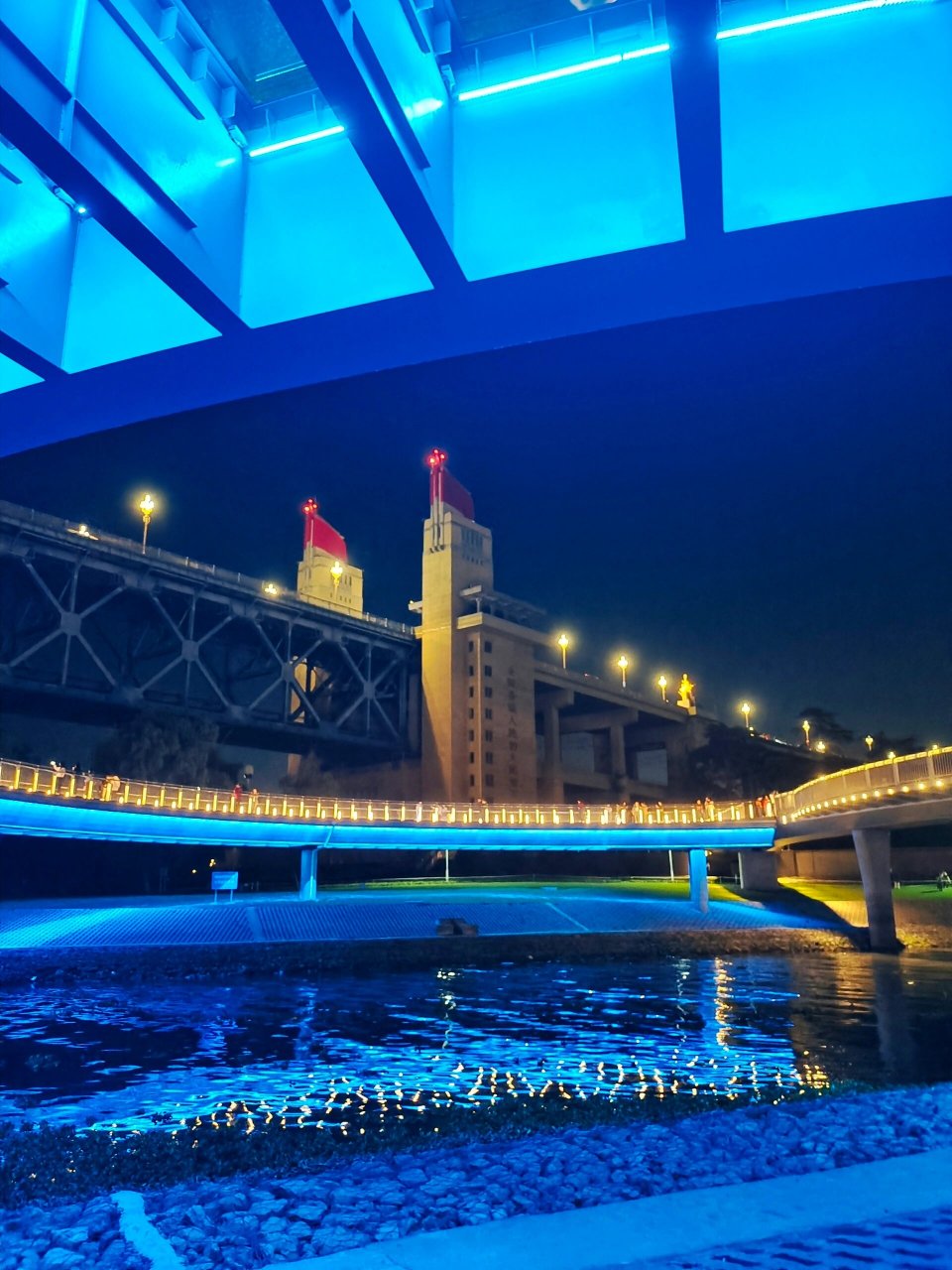 南京长江大桥夜景 一桥飞架南北,天堑变通途.