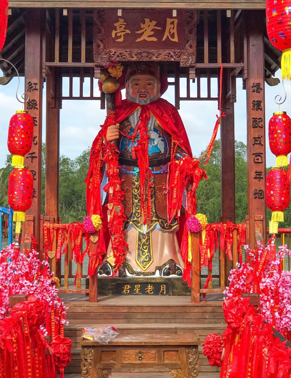 9890峇株巴辖最灵月老庙 据说很灵验 遇上今天johor假期 特意和