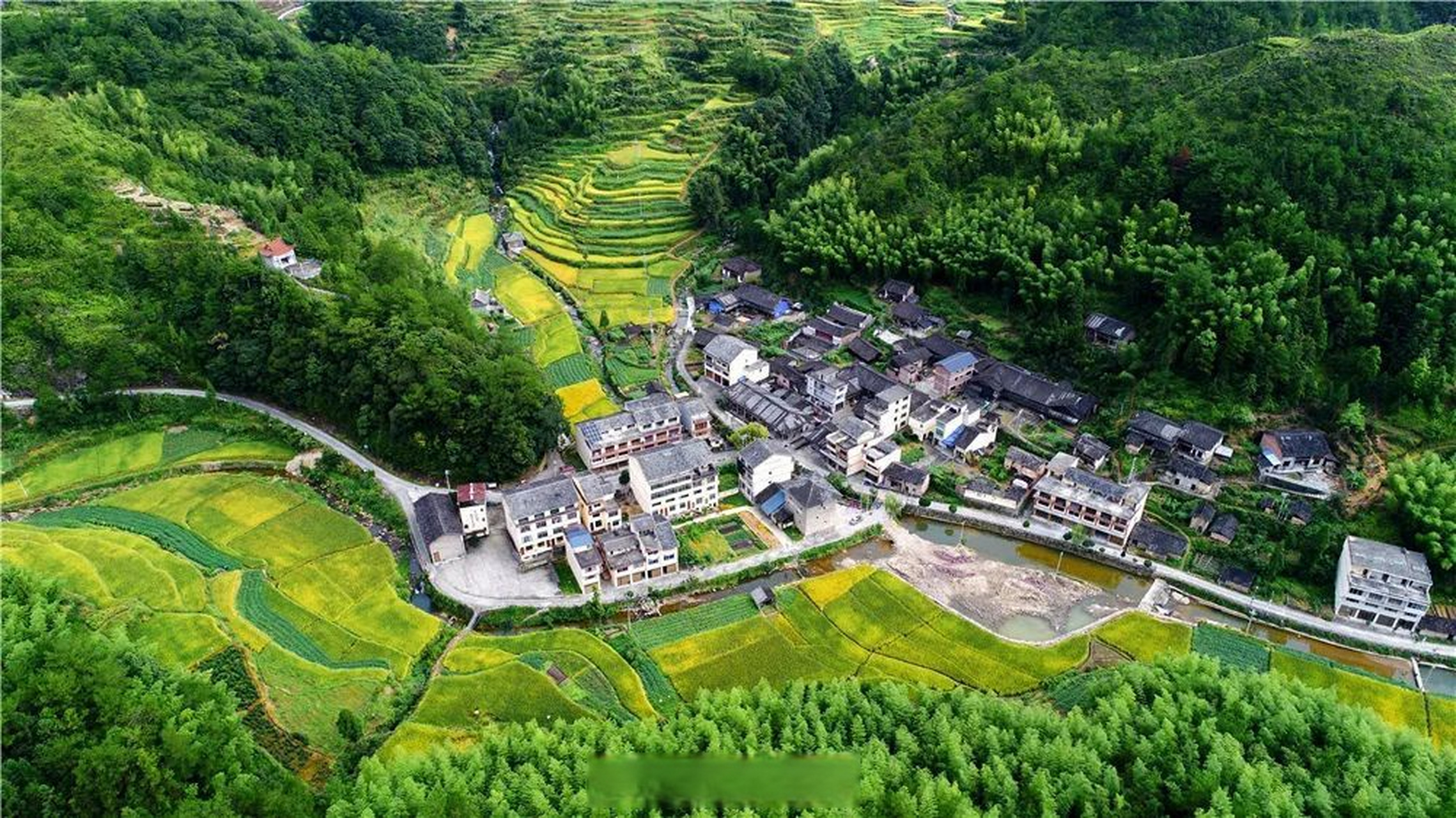 【第六批中国传统村落·泰顺县西旸镇坑斗村】#权威发布# 坑斗村位于