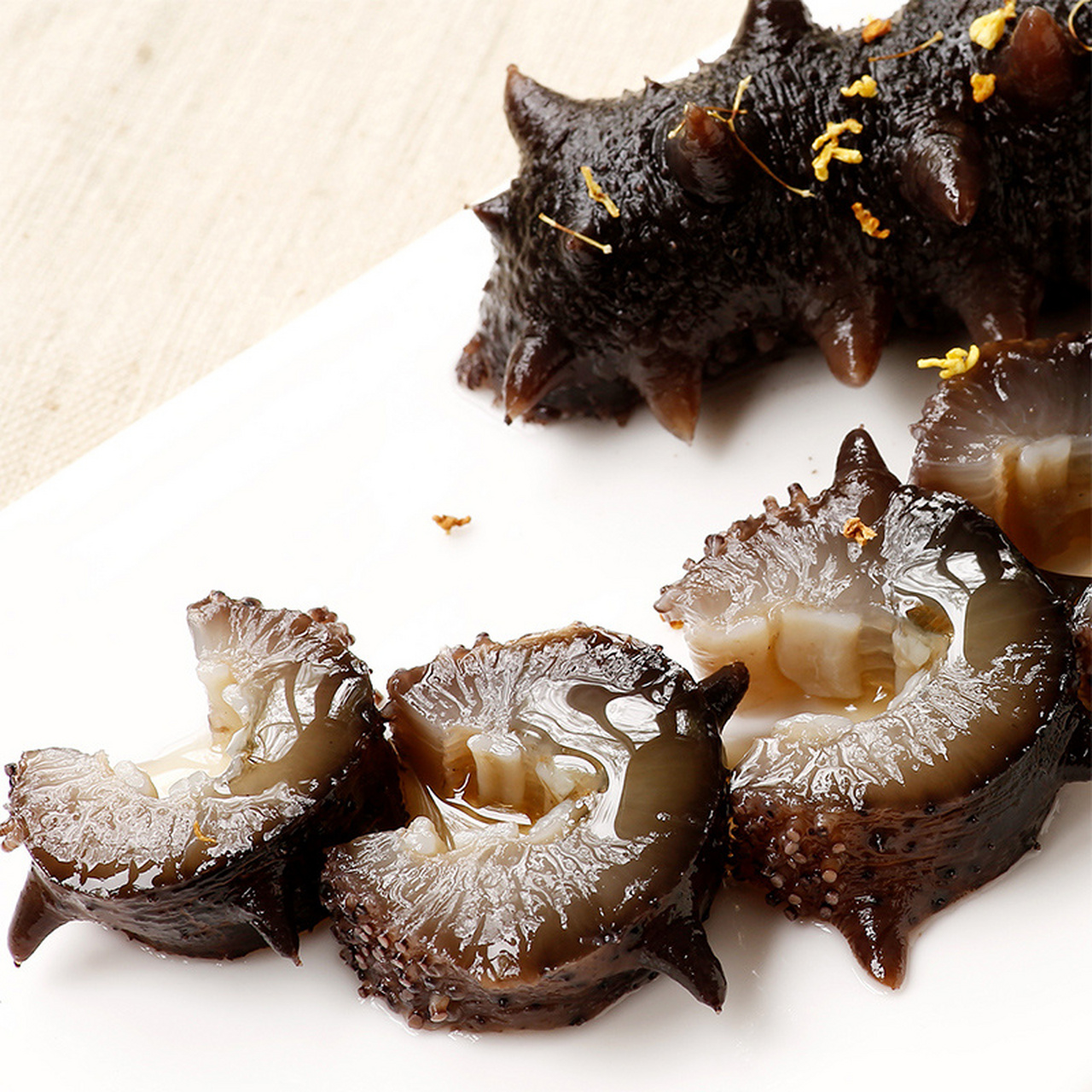 省特产 - 大连海参 大连海参(古称辽参),产于大连沿海的一种海刺参,又