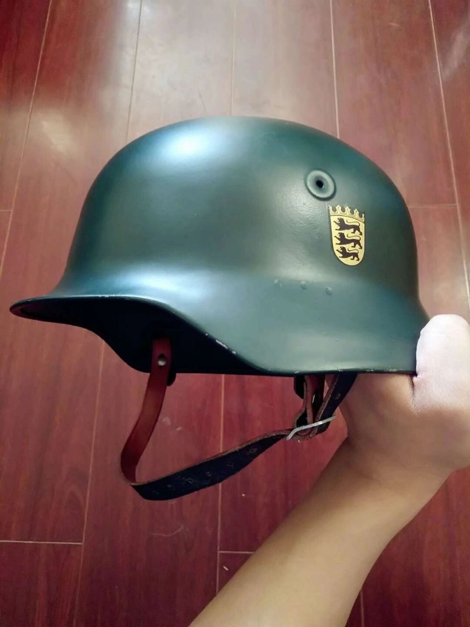 二战德军钢盔的继承者——m53盔 这顶m35/53型头盔是德国m35盔的最后