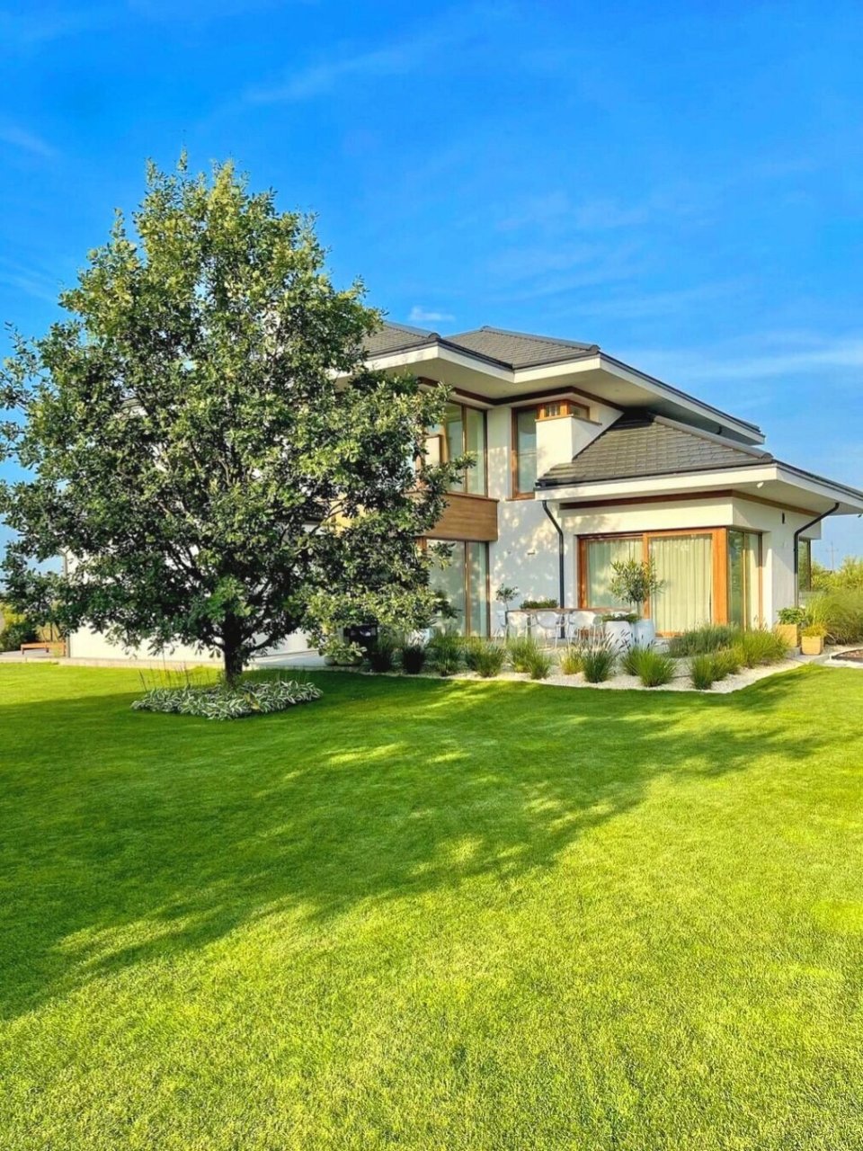 被夸爆的阳光别墅🏡你们要的花园草坪来啦 💖亲爱的们,今天带给