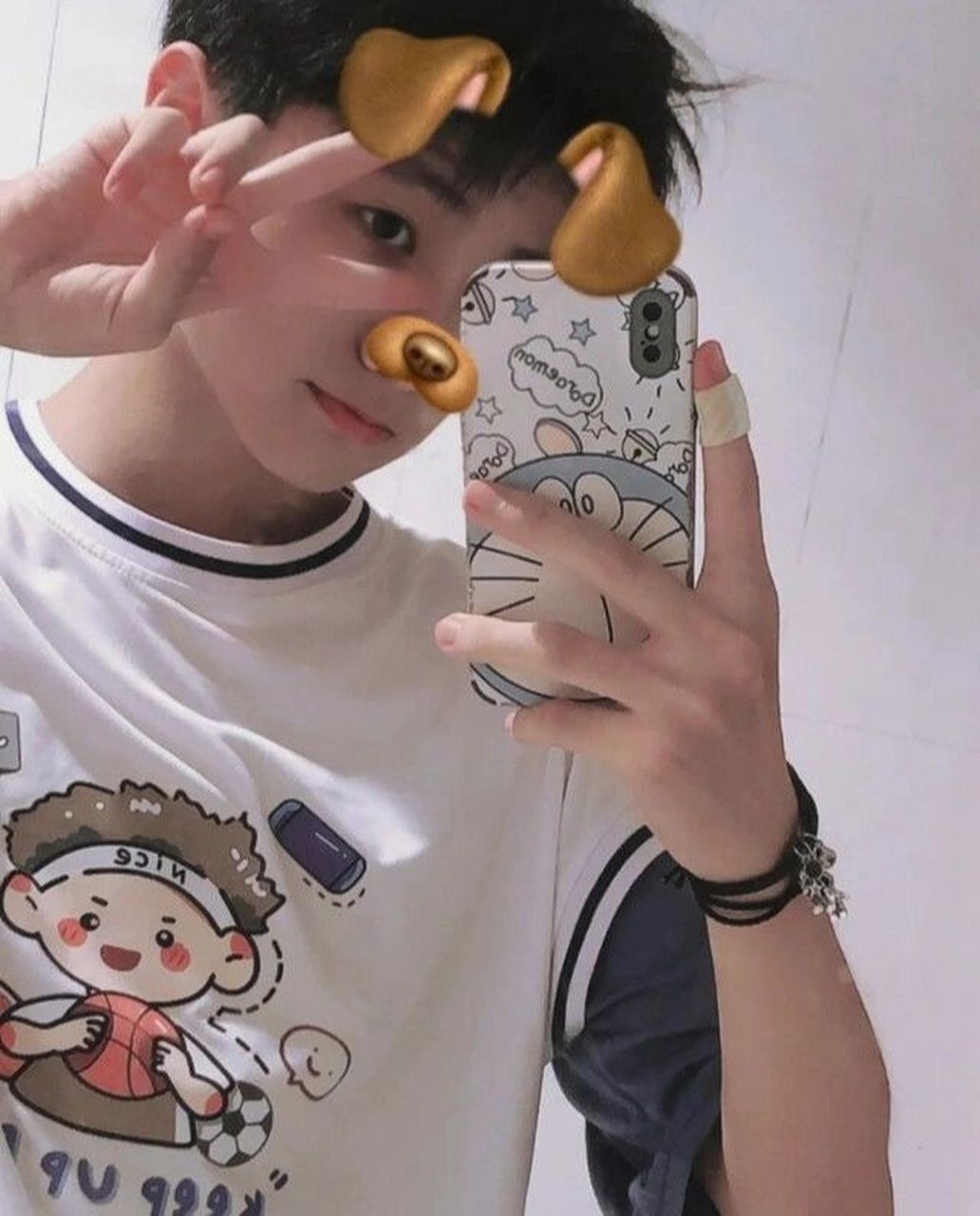 uu们能不能帮我看看这是不是网图 网恋对象发给我的,越看越有点不对劲